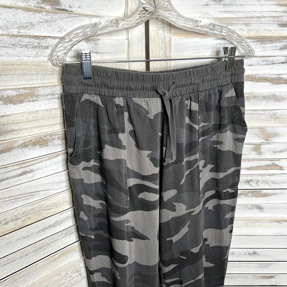 SPLENDID Women's Camo Camouflage Loose Fit Jogger Pants Drawstring Waist Gray S - Picture 3 of 12